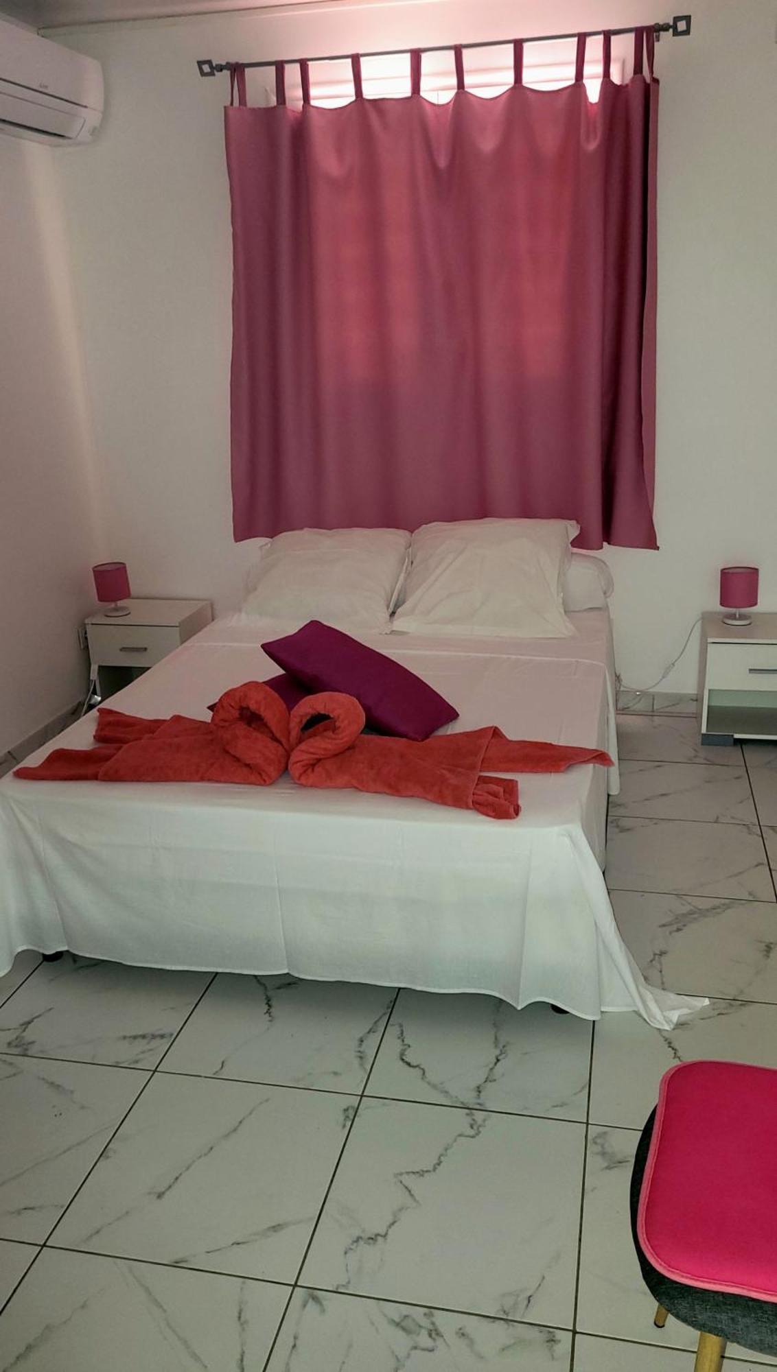 Maison Indep, Spa, Mer, Jardin, Bien-Etre เลส์ทรัวส์-ซีเลต์ ภายนอก รูปภาพ